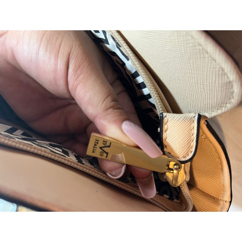 Versace Beige 19.69 Abbigliamento Sportivo Leather Handbag - Picture 5 of 12